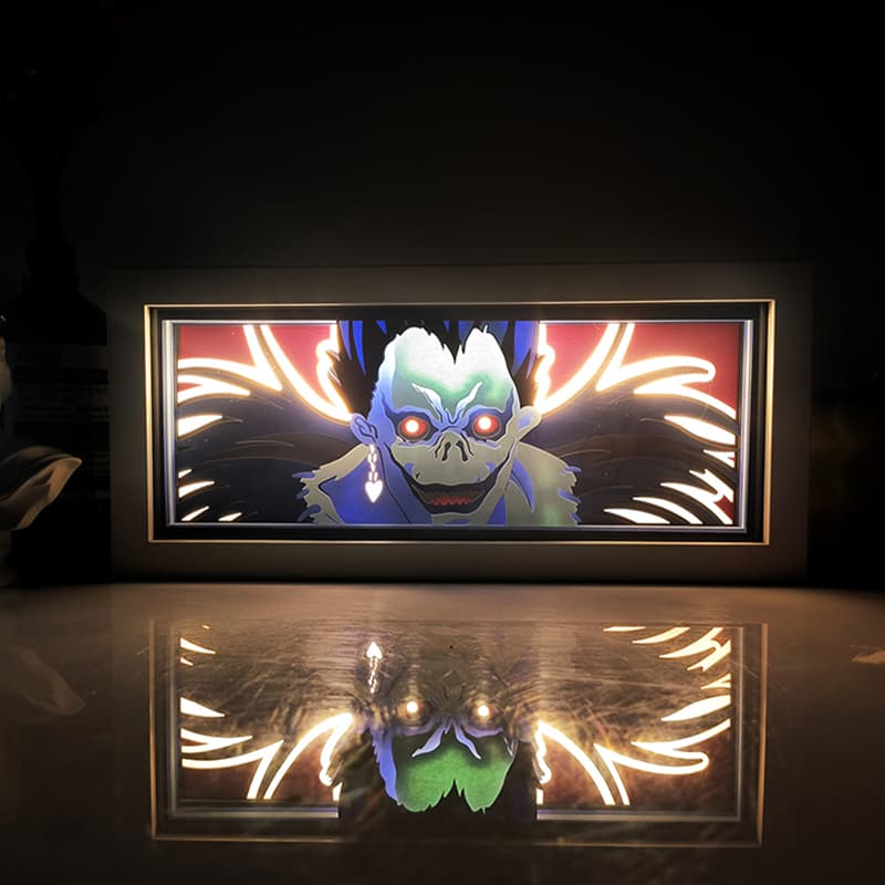 Note de mort Ryuk Anime Light Box par Myanimelightbox, brillant dans une pièce sombre, un éclairage dramatique