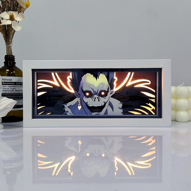 Note de mort Ryuk Anime Light Box brillant de lumière allumée, lumières de la pièce visibles, par myanimelightbox