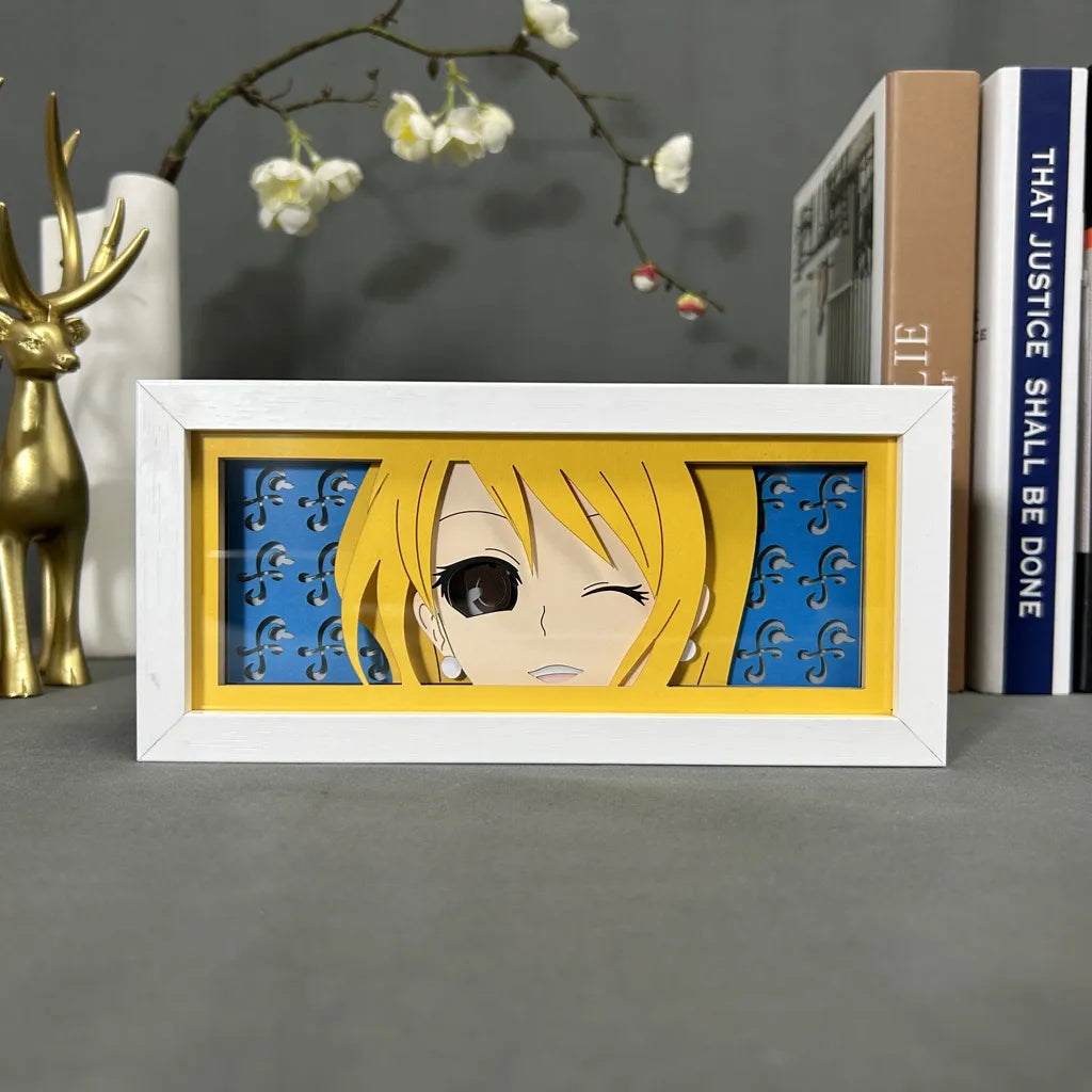 قطعة واحدة من Nami Anime Light Box من Myanimelightbox ، معروضة ، في إطار أبيض مع خلفية زخرفية