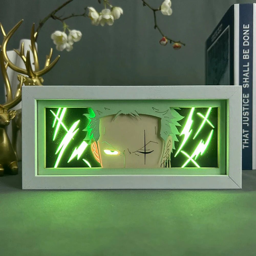 قطعة واحدة من Roronoa Zoro Anime Light Box متوهجة مع الضوء ، وأضواء الغرفة مرئية ، بواسطة myanimelightbox