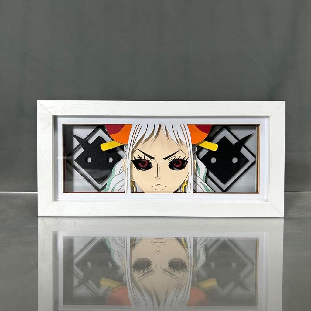 One Piece Yamato Anime Light Box od Myanimelightbox, zobrazení, v bílém rámu s ozdobným pozadím