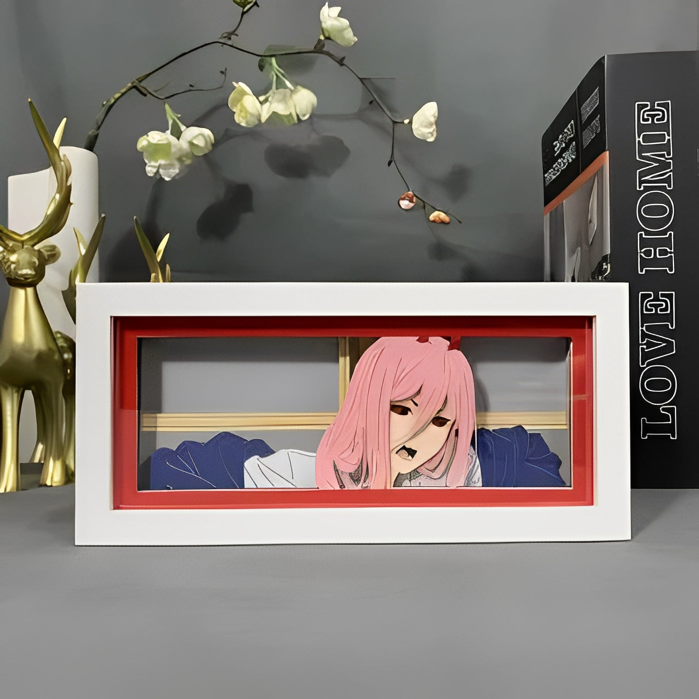 Caixa de luz de caráter de anime Power com luz da sala, expressão feroz centralizada.
