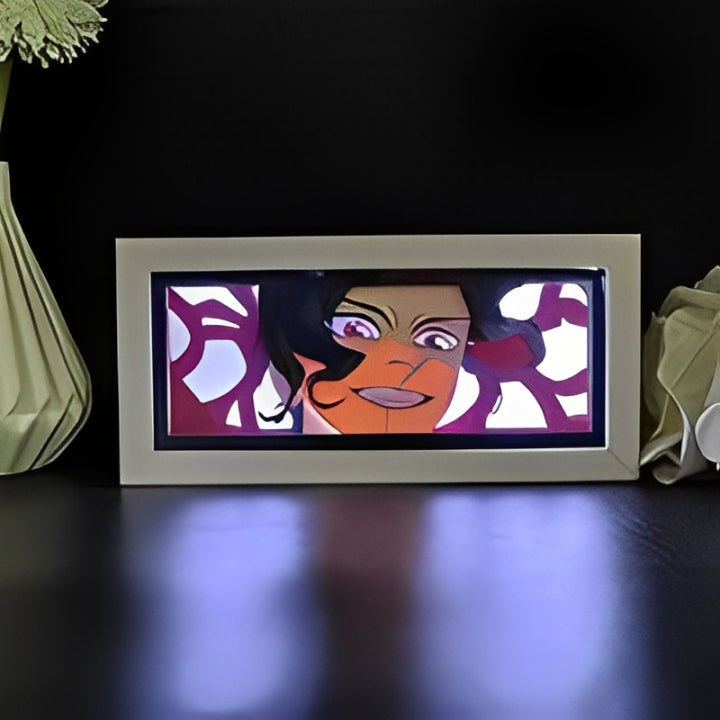 LED Anime Light -laatikko, jossa on Muzan Kibutsuji punaisella ja violetti demonin tappajalla hehkuvilla silmillä ja kerrostettu 3D -varjosuunnittelu