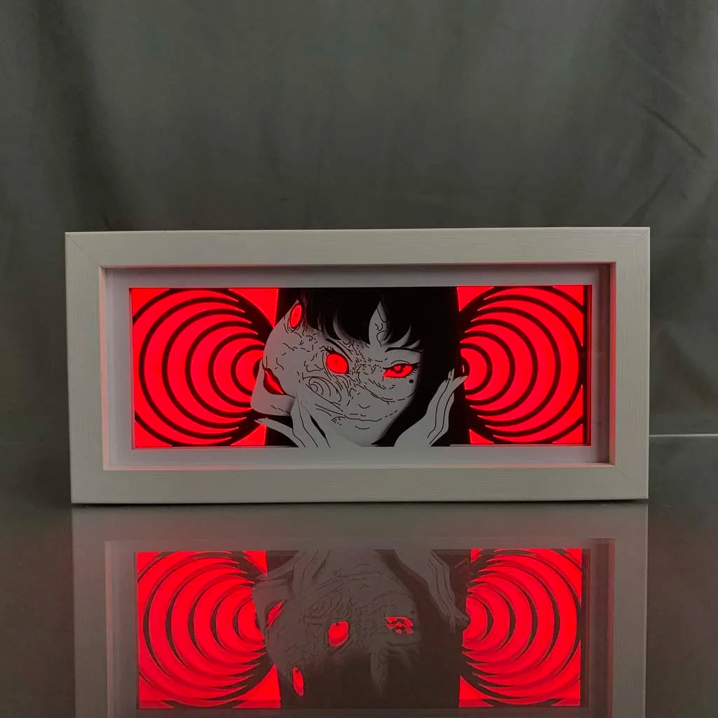 Junji Ito Anime Light Box prikazuje Tomie s LED crvenim sjajem i spiralom