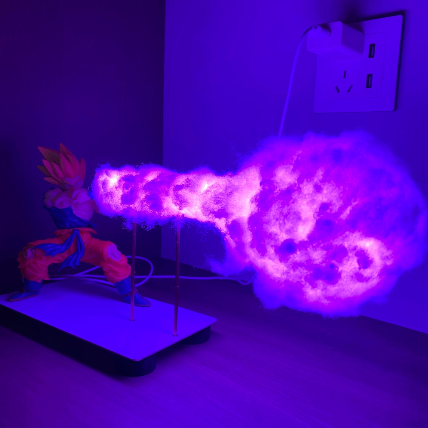 Lampu meja anime Super Saiyan Goku Kamehameha versi LED ungu
