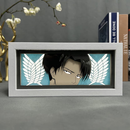 Ataque no Titan Levi Anime brilhando com luz acesa, luzes da sala visível, por MyanImelightBox