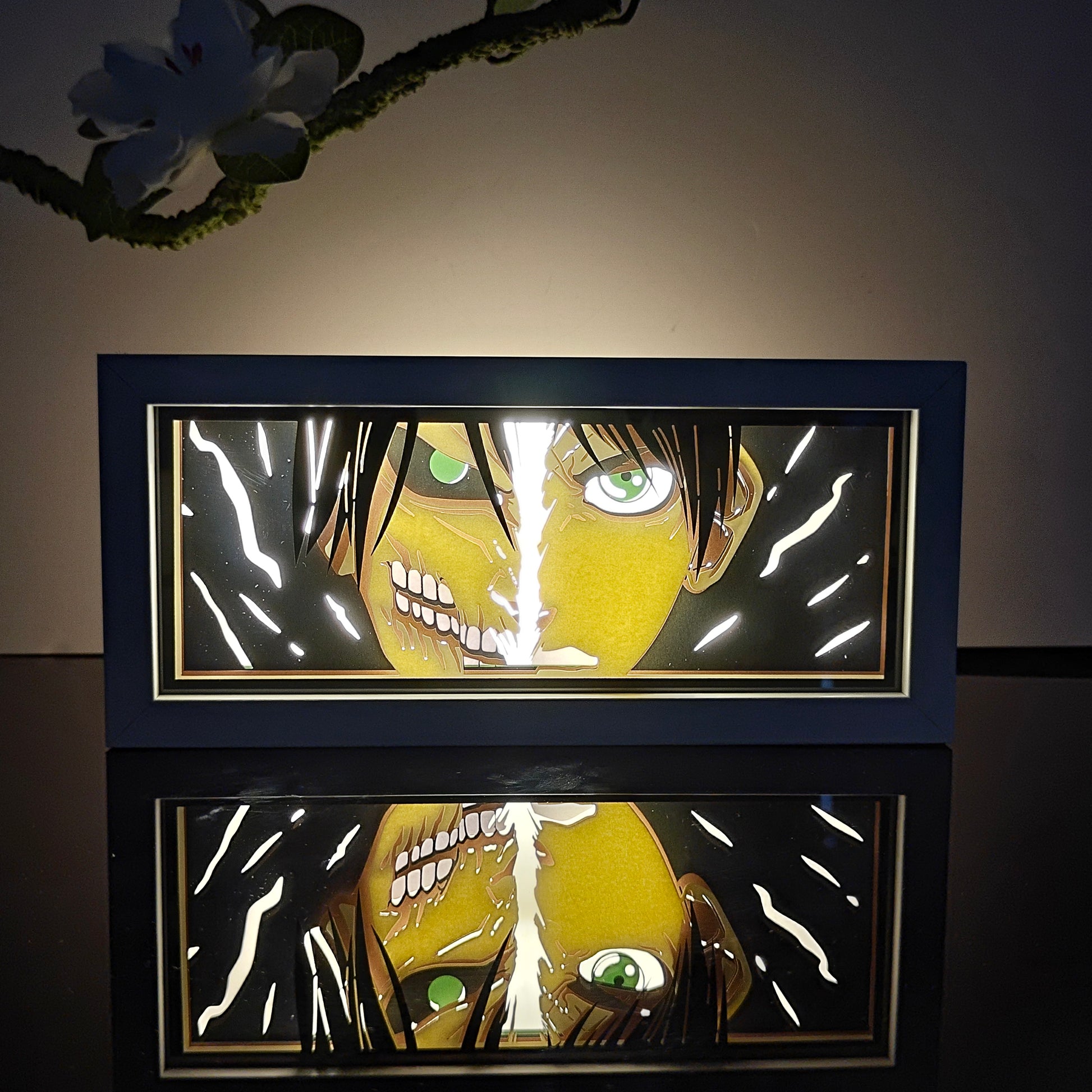 الهجوم الأسود على Titan Eren Titan Anime Light Box من Myanimelightbox ، متوهج في غرفة مظلمة ، إضاءة درامية
