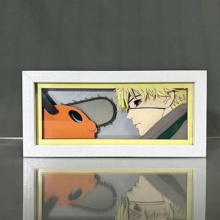 Kainsaw Man Denji Anime Light Box van MyanimelightBox, weergave, in wit frame met decoratieve achtergrond
