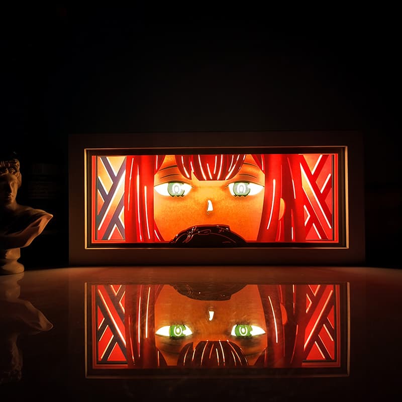 Darling dans le Franxx Zero Two Anime Light Box illuminé dans une pièce sombre, effet éclatant par Myanimelightbox