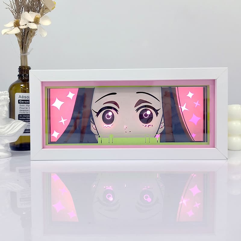 Demon Slayer Nezuko Anime Light Box brillant de lumière allumée, lumières de la pièce visibles, par Myanimelightbox