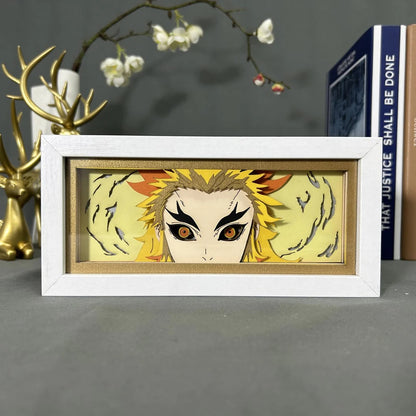 Démonový zabiják Rengoku Anime Light Box od Myanimelightbox, displej, v bílém rámu s ozdobným pozadím
