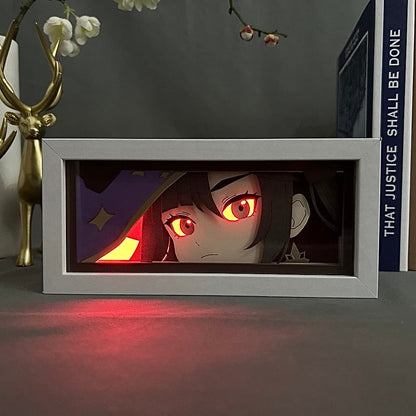 Genshin Impact Mona Anime Light Box gloeiend met licht aan, kamerlichten zichtbaar, door MyanimelightBox