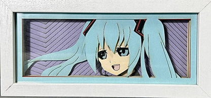 Hatsune Miku Anime Light Box oleh Myanimelightbox, dipaparkan, dalam bingkai putih dengan latar belakang hiasan
