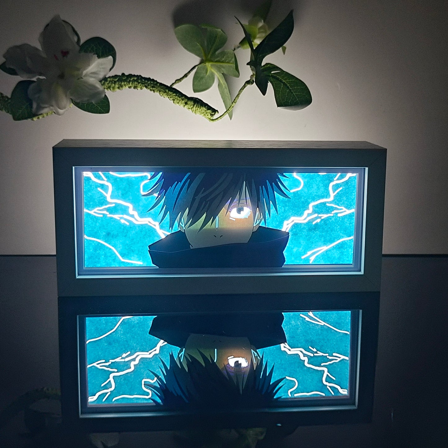Jujutsu kaisen gojo anime light box van MyanimelightBox, gloeiend in donkere kamer, dramatische verlichting
