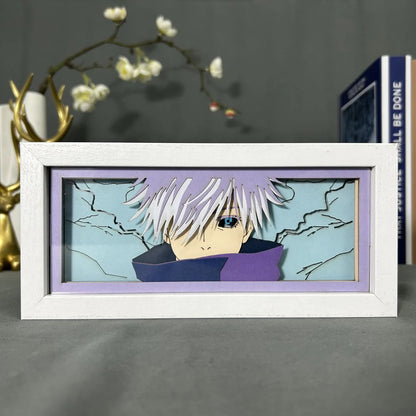 Jujutsu kaisen gojo anime light box van myanimelightbox, display off, in wit frame met decoratieve achtergrond