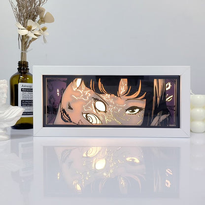 Junji Ito Tapestry Anime Light Box brillant de lumière allumée, lumières de la pièce visibles, par myanimelightbox