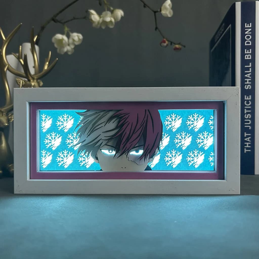 My Hero Academia Todoroki Anime Light Box od MyanimelightBox, zapnutý s lehkým okolním pokojem
