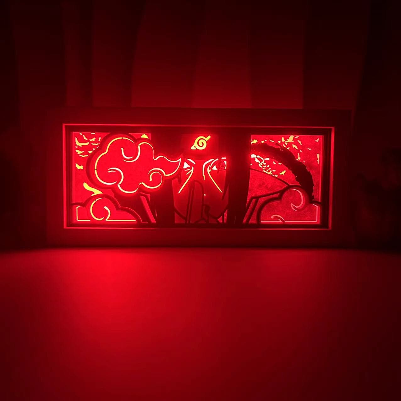 Naruto Itachi Rage Anime Light Box par Myanimelightbox, brillant dans une pièce sombre, un éclairage dramatique
