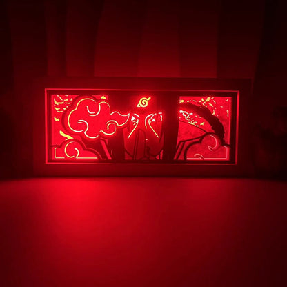 Naruto Itachi Rage Anime Light Box od Myanimelightbox, zářící v temné místnosti, dramatické osvětlení
