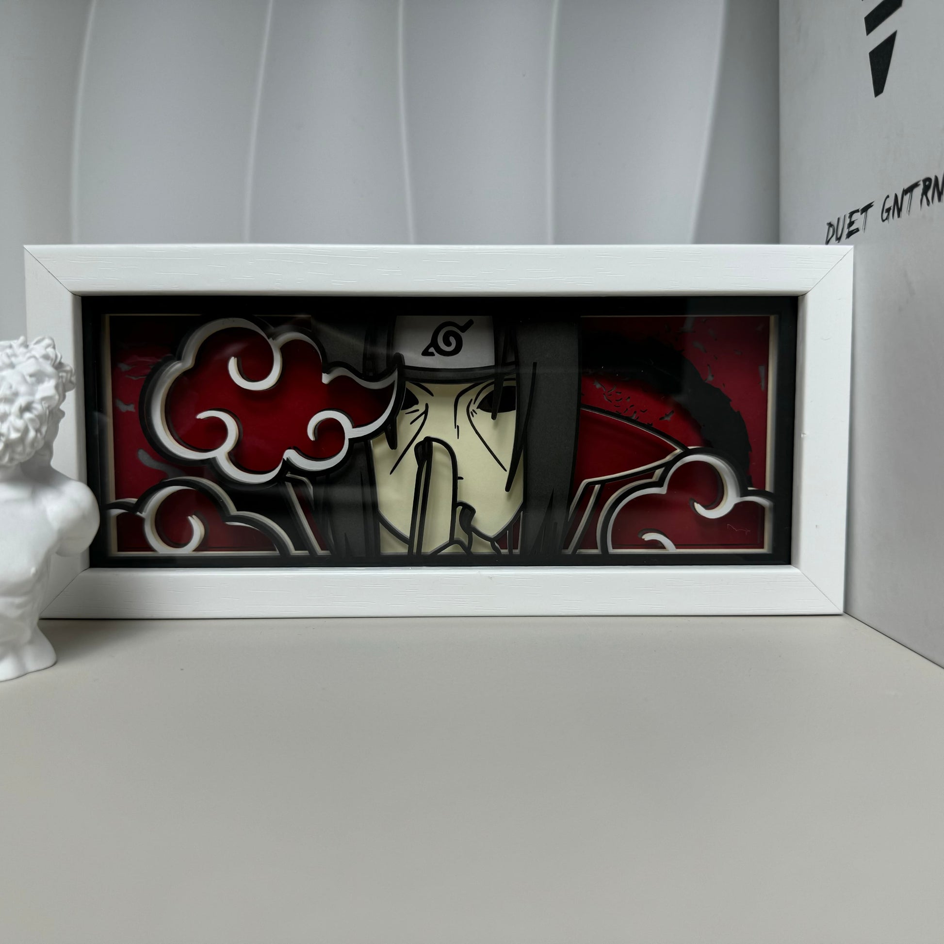 Naruto Itachi Rage Anime Light Box par Myanimelightbox, afficher, dans un cadre blanc avec fond décoratif