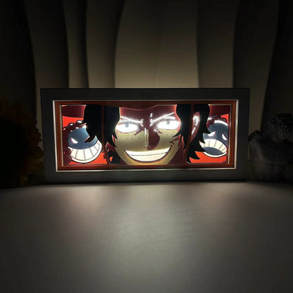 One Piece Ace Smile Anime Caixa Luz de MyanimelightBox, brilhando em quarto escuro, iluminação dramática
