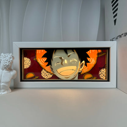 Een stuk Luffy Smile Anime Light Box van MyanimelightBox, ingeschakeld met omgevingslicht

