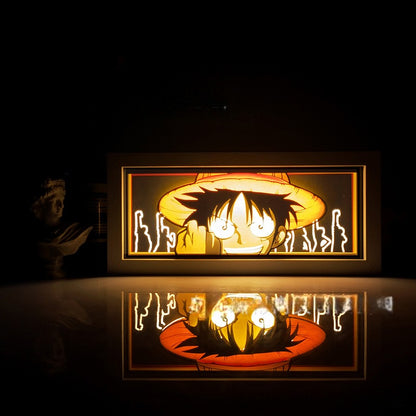 One Piece Luffy Spirit Anime Light Box od Myanimelightbox, zářící v temné místnosti, dramatické osvětlení
