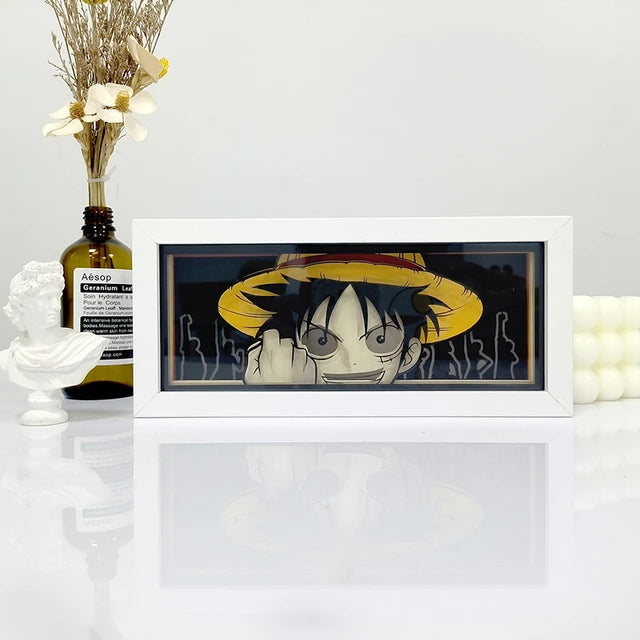 One Piece Luffy Spirit Anime Light Box od Myanimelightbox, zobrazení, v bílém rámu s ozdobným pozadím
