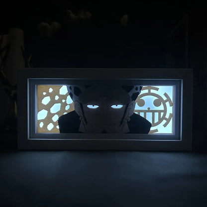 One Piece Trafalgar Law Anime Light Box oleh Myanimelightbox, bercahaya di bilik gelap, pencahayaan dramatik
