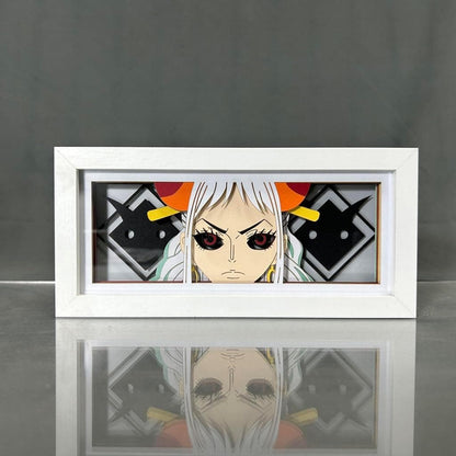 One Piece Yamato Anime Light Box od Myanimelightbox, zobrazení, v bílém rámu s ozdobným pozadím
