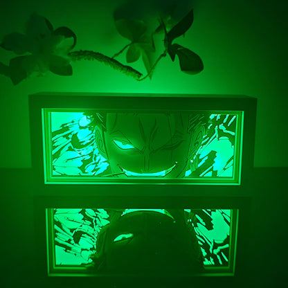 Jeden kus Zoro Ashura Anime Light Box od Myanimelightbox, zářící v temné místnosti, dramatické osvětlení