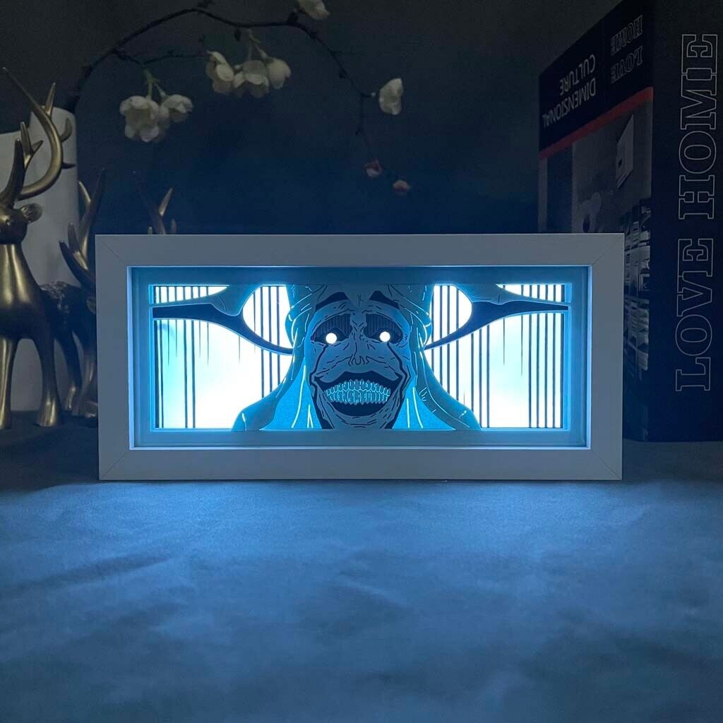 Boîte lumineuse anime statue en solo par Myanimelightbox, brillant dans une pièce sombre, éclairage dramatique
