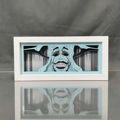 Solo vyrovnávání sochy Anime Light Box od Myanimelightbox, displej, v bílém rámu s ozdobným pozadím