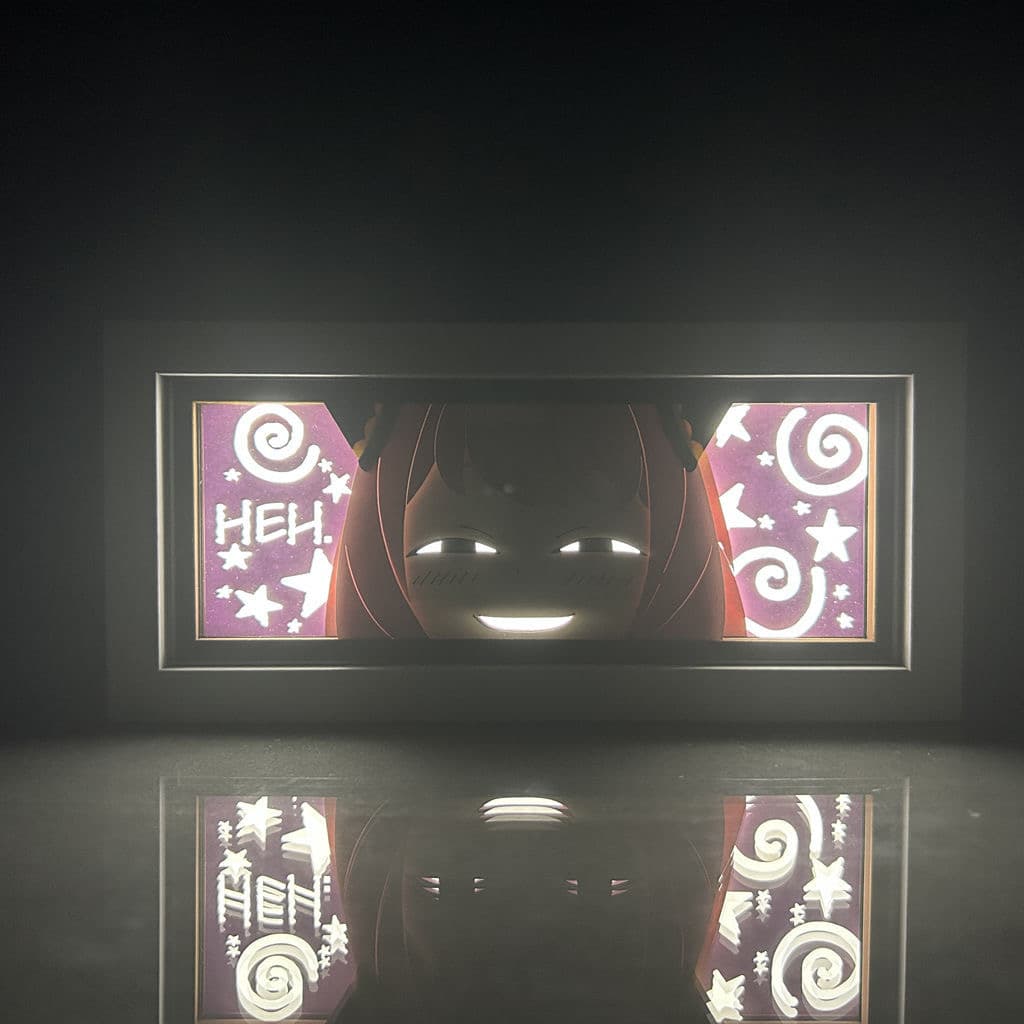 Spy x rodina Anya Forger Anime Light Box od Myanimelightbox, zářící v temné místnosti, dramatické osvětlení
