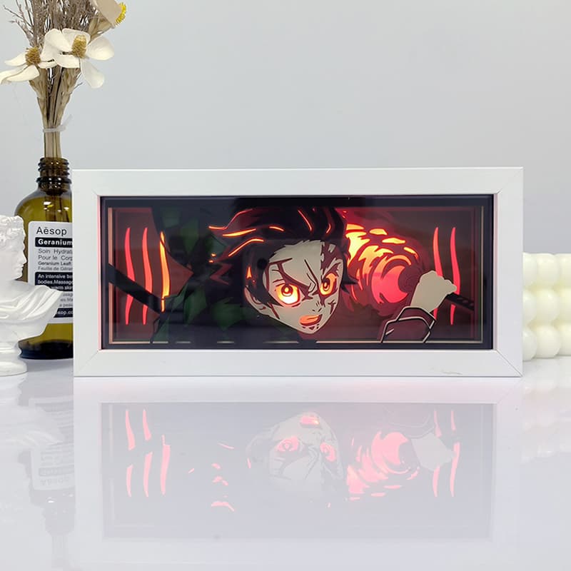 Tanjiro God Mode Anime Light Box od Myanimelightbox, zapnutý s lehkým okolním pokojem

