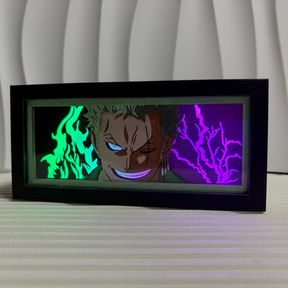 Anime-valolaatikko, jossa miekkailijahahmo, jolla on vihreä liekki ja violetti LED-salamavalo