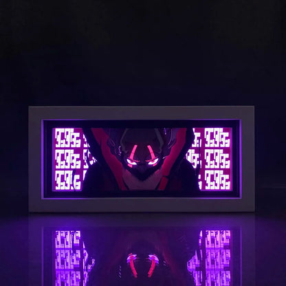 Sekeping hiasan anime dandadan dengan penataran jahat yang bersinar dalam cahaya LED ungu