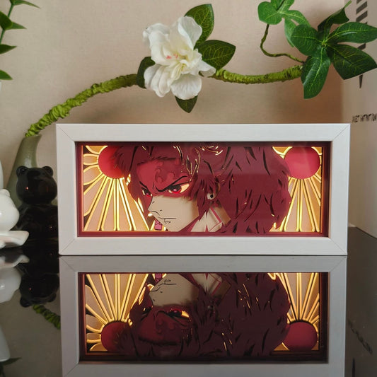 Demon Slayer Tanjiro Light Box diterangi – lampu bayang yang diilhamkan oleh anime dengan reka bentuk Tanjiro terperinci dan motif matahari Jepun