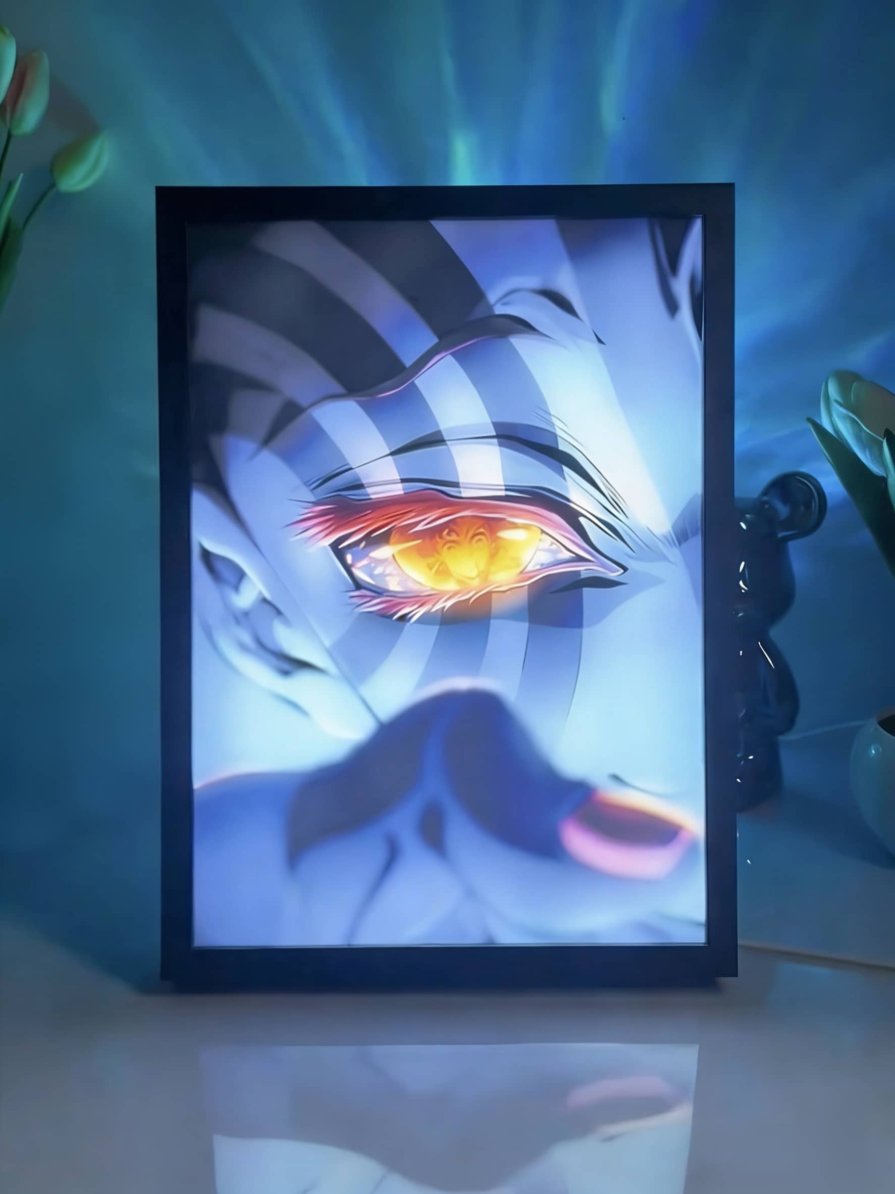 LED svjetlosni okvir Demon Slayer Tanjiro protiv Akaze sa svjetlećim zidnim crtežima očiju iz animea.
