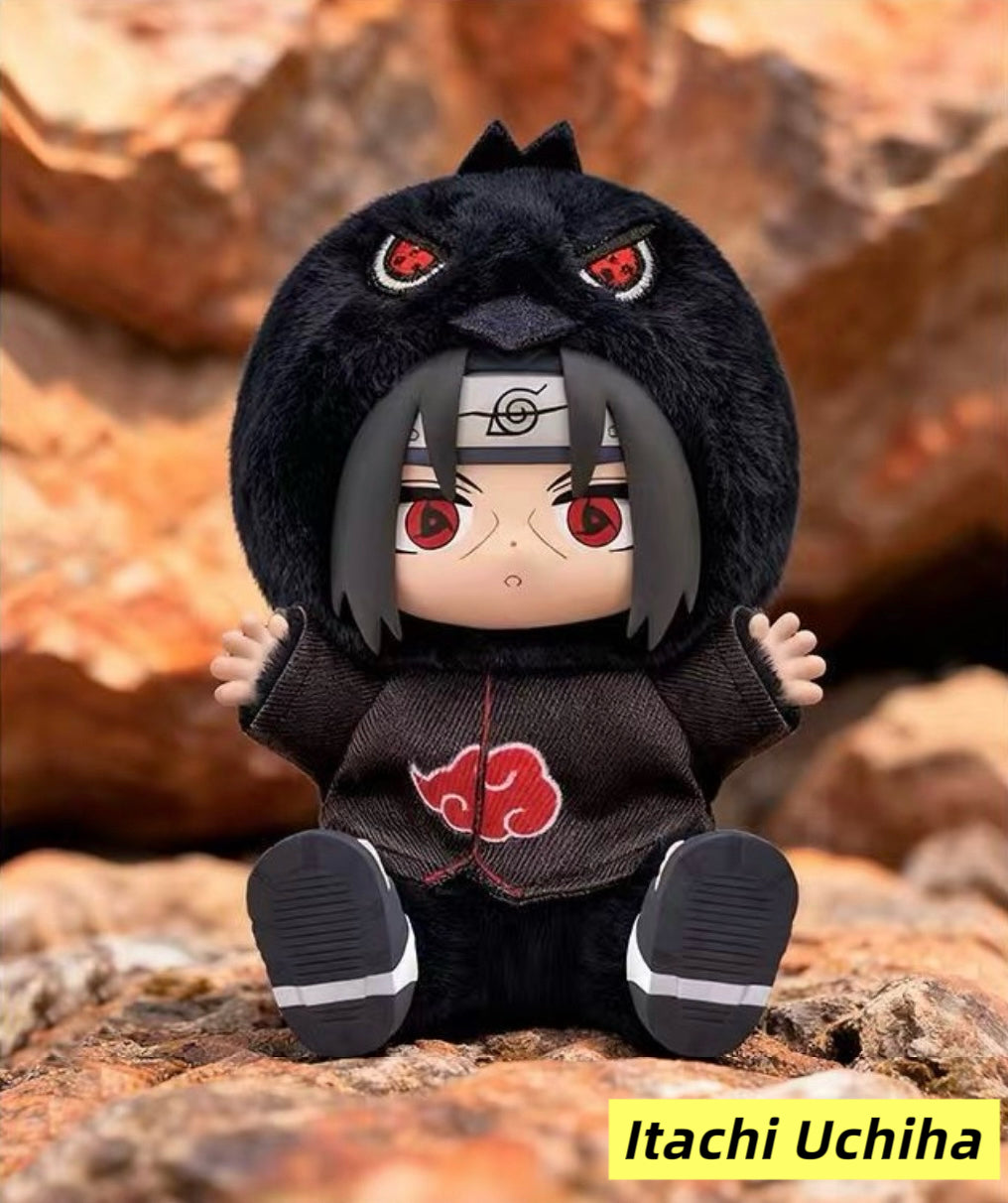 Figurine chibi Itachi Uchiha, créature mignonne, en costume noir et design de collection anime