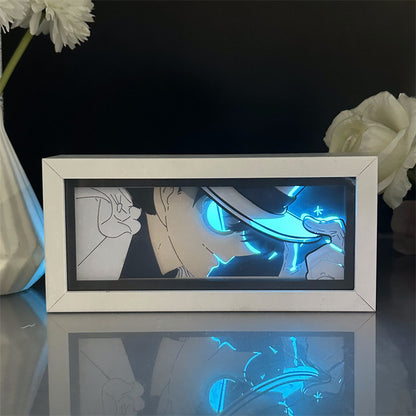 Blue Glow - Kaito Kuroba en basant son chapeau avec un fond de lueur bleu cool.