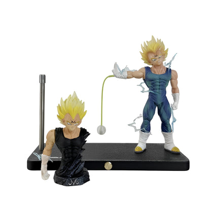 Luminária de anime Majin Vegeta Final Flash sobre mesa com feixe de energia azul e decoração