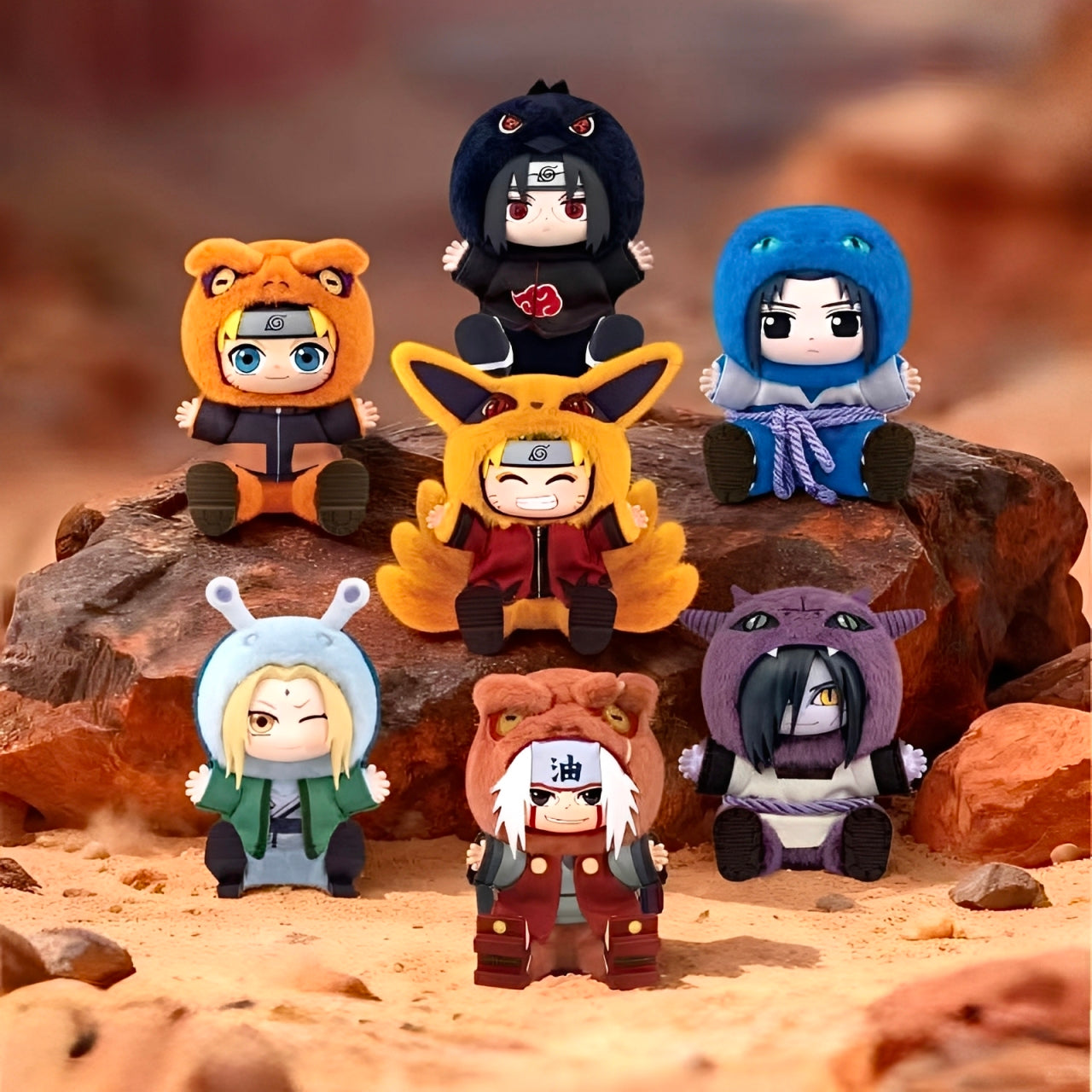 Collection de figurines chibi Naruto représentant plusieurs personnages d'anime en position assise.