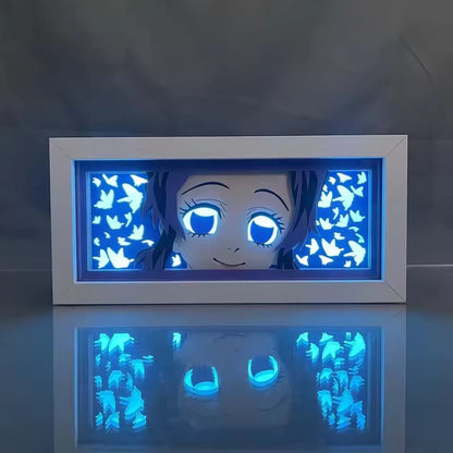 Boční úhel Shinobu Kochou Anime Light Box s modrým osvětlením LED