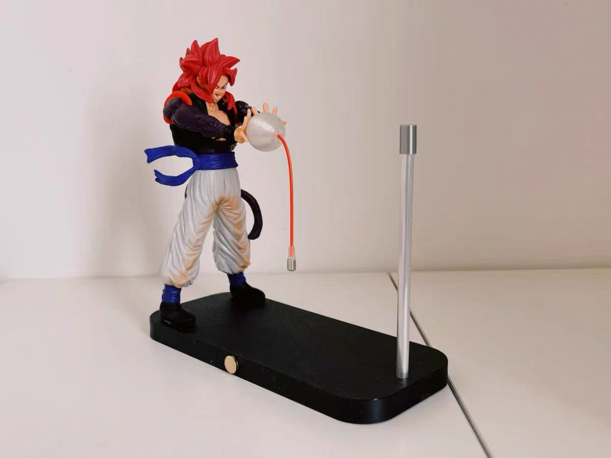 Zadní pohled na anime lampu Gogeta s napájecím kabelem a LED paprskovou tyčí